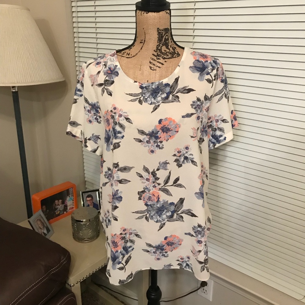 Stitch fix white Kaileigh floral blouse!!